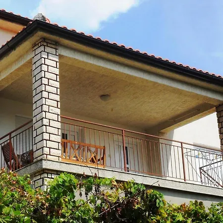 Rosa Rossa 8 Apartment